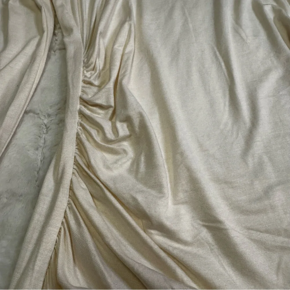 Newport News Cream Long Sleeve Top, Size Small Ruching on Sides and Sleeves NWOT - Picture 7 of 13